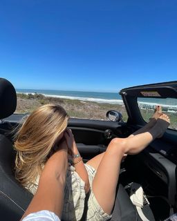 Lola Weippert feet photo thumbnail