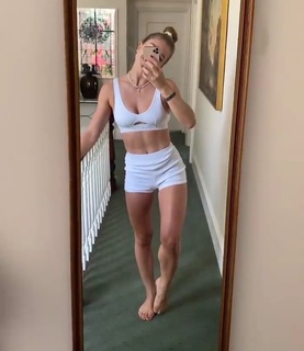Lola Weippert feet photo thumbnail
