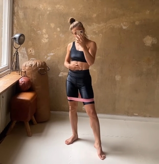 Lola Weippert feet photo thumbnail