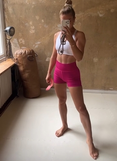 Lola Weippert feet photo thumbnail