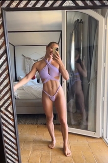 Lola Weippert feet photo thumbnail