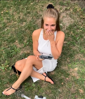 Lola Weippert feet photo thumbnail