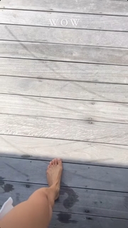 Lola Weippert feet photo thumbnail