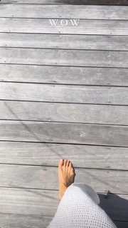 Lola Weippert feet photo thumbnail