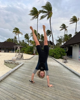 Lola Weippert feet photo thumbnail
