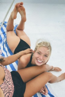 Lola Weippert feet photo thumbnail