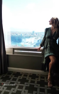 Lola Weippert feet photo thumbnail