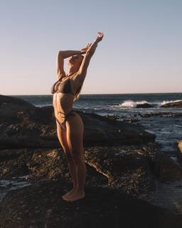 Lola Weippert feet photo thumbnail