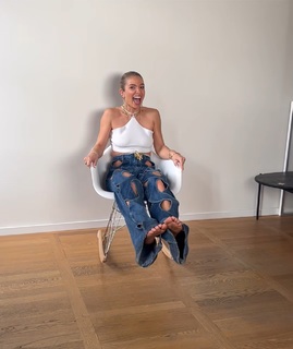 Lola Weippert feet photo thumbnail