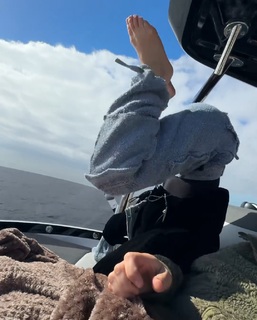 Lola Weippert feet photo thumbnail