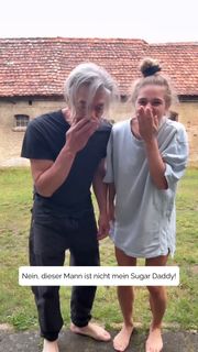 Lola Weippert feet photo thumbnail