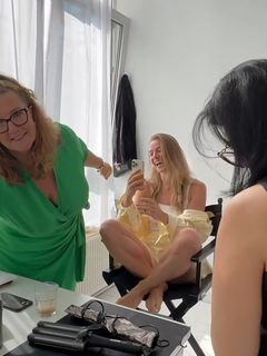 Lola Weippert feet photo thumbnail