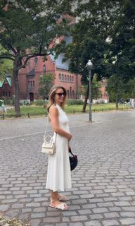 Lola Weippert feet photo thumbnail