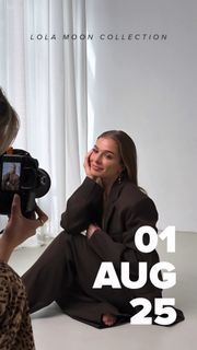 Lola Weippert feet photo thumbnail