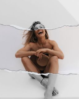 Lola Weippert feet photo thumbnail