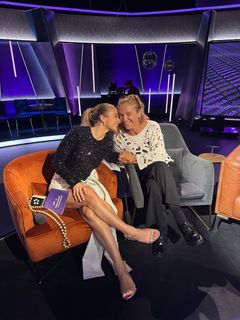 Lola Weippert feet photo thumbnail