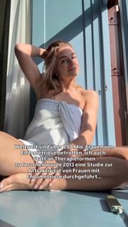 Lola Weippert feet photo thumbnail