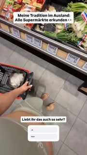 Lola Weippert feet photo thumbnail