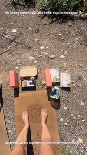 Lola Weippert feet photo thumbnail