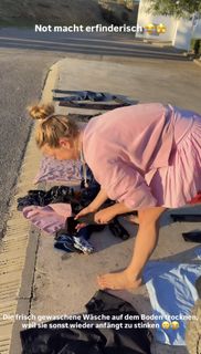 Lola Weippert feet photo thumbnail