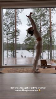 Lola Weippert feet photo thumbnail