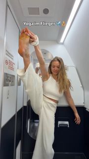 Lola Weippert feet photo 3