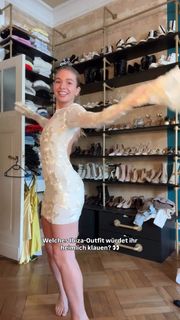 Lola Weippert feet photo 1