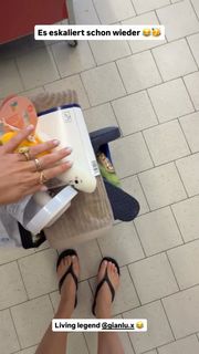 Lola Weippert feet photo 2