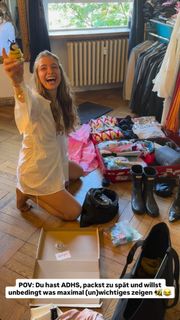 Lola Weippert feet photo 1