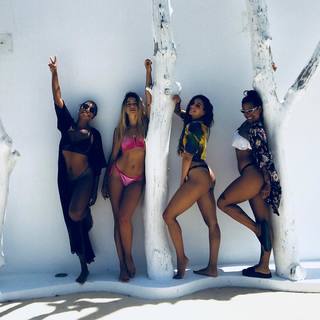 Lola Índigo feet photo thumbnail