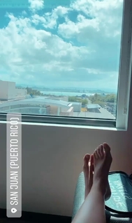 Lola Índigo feet photo thumbnail