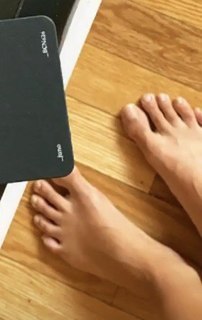 Lola Índigo feet photo thumbnail