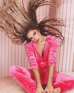 Lola Índigo feet photo thumbnail