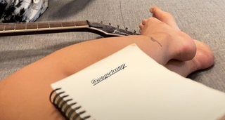 Lola Índigo feet photo thumbnail