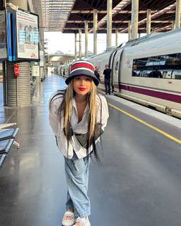 Lola Índigo feet photo thumbnail