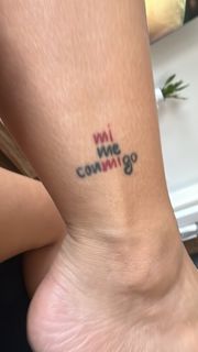 Lola Índigo feet photo thumbnail