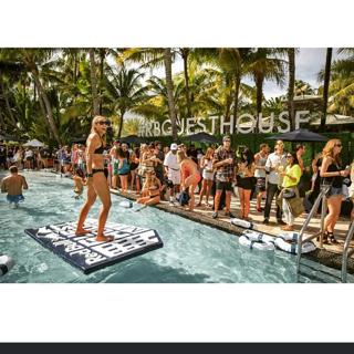 Lolo Jones feet photo thumbnail