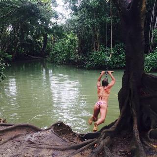 Lolo Jones feet photo thumbnail