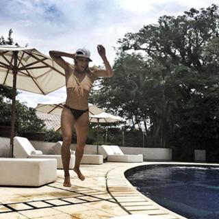 Lolo Jones feet photo thumbnail