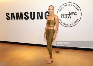 Lolo Jones feet photo thumbnail
