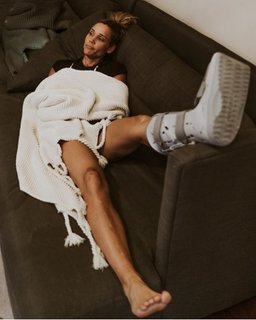 Lolo Jones feet photo thumbnail