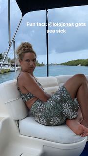 Lolo Jones feet photo thumbnail
