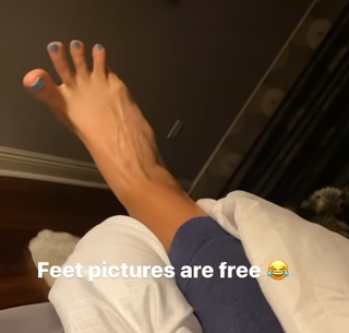 Lolo Jones feet photo thumbnail