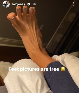 Lolo Jones feet photo thumbnail