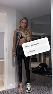 Lolo Jones feet photo thumbnail