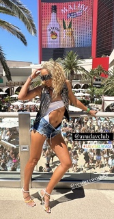 Lolo Jones feet photo thumbnail