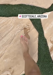 Lolo Jones feet photo thumbnail