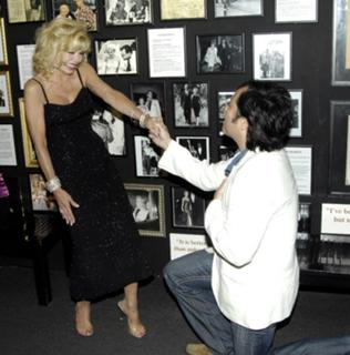 Loni Anderson feet photo thumbnail