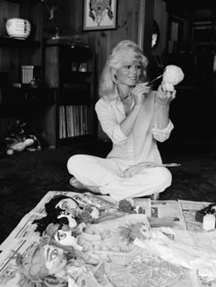Loni Anderson feet photo thumbnail