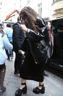 Lorde feet photo thumbnail